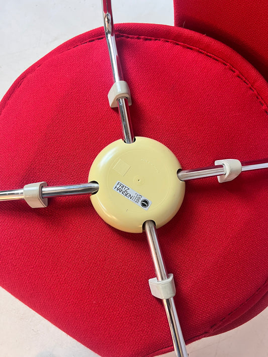 Stuhl Serie 7 rot in Vollpolsterung von Arne Jacobsen für Fritz Hansen