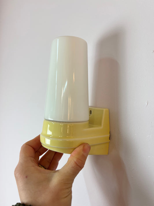 Wandlampe Modell 6080 gelb von Sigvard Bernadotte für Ifö