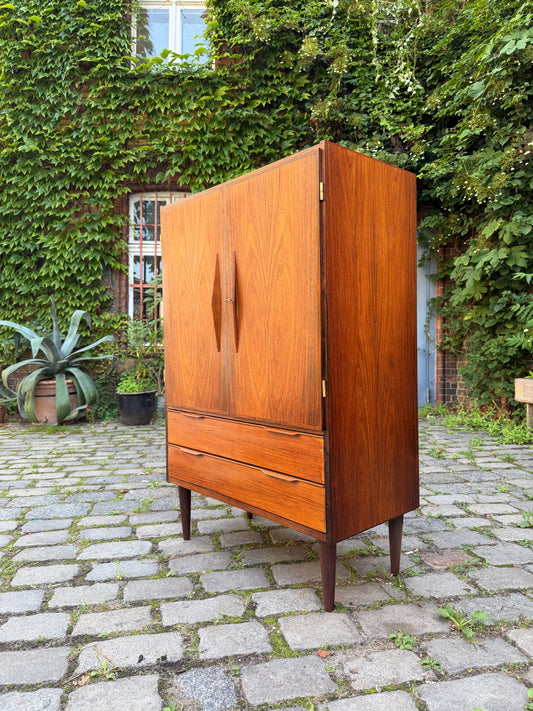 Kommodenschrank mit Flügeltüren & Schloss aus Dänemark