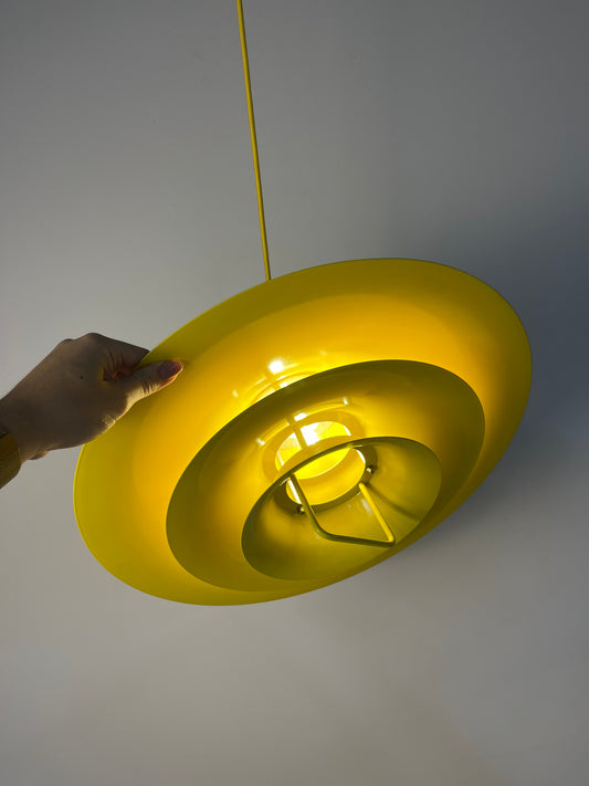 Lamellenlampe neu lackiert gelb aus Dänemark