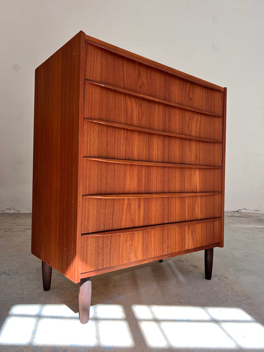 Kommode Teak mit geraden Griffen aus Dänemark