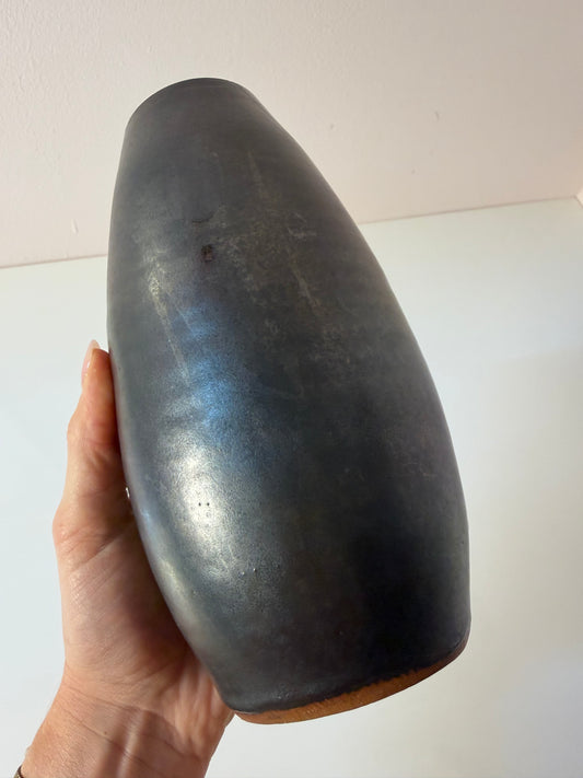 Vase anthrazit mit Eisenglasur
