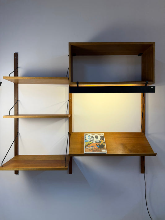 Wandregal Royal System Teak mit Lampe von Poul Cadovius