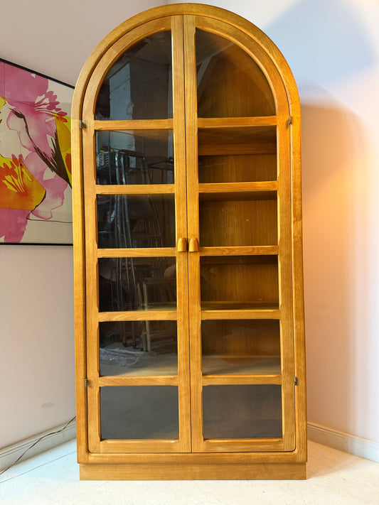 Rundbogen Vitrine Teak mit Beleuchtung von Dyrlund