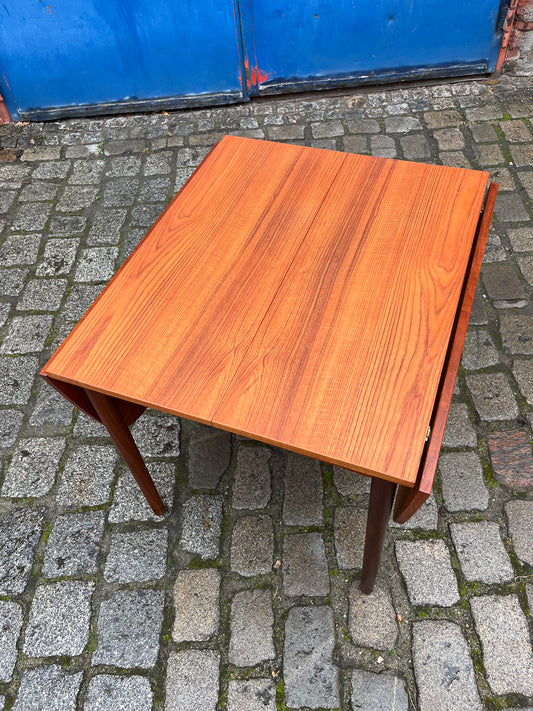 Esstisch Teak verlängerbar mit eingehängten Platten