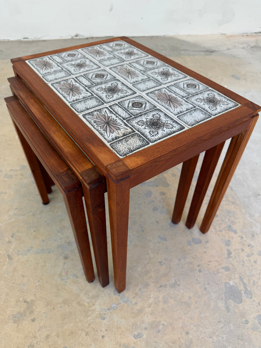 Set: 3 Satztische Teak & Fliesen aus Dänemark