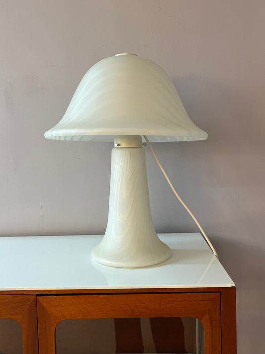 Mushroom Tischlampe weiß mit Zebramuster von Peill & Putzler
