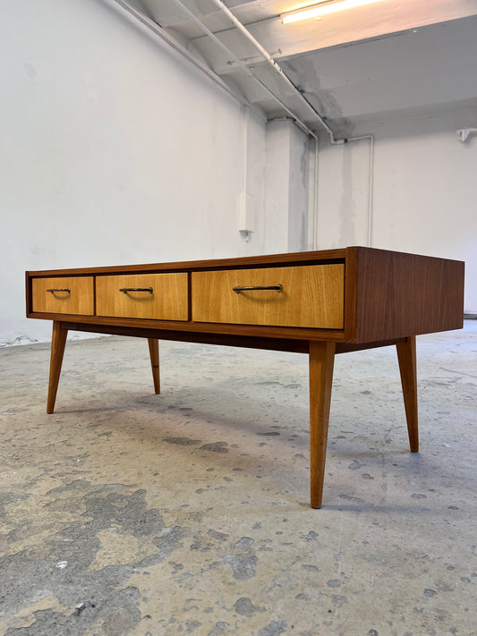 Kleines Lowboard Esche Teak