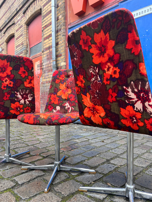 Set: 4x Drehstuhl rot floral von EKA Wohnmöbel