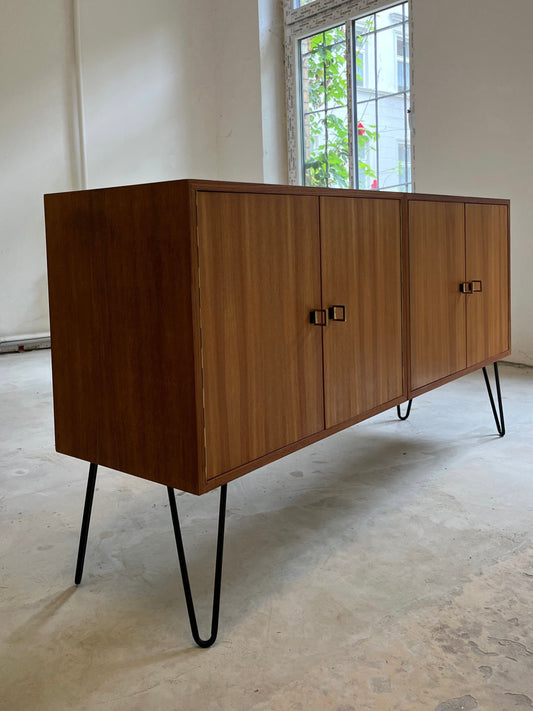 Sideboard Teak mit Flügeltüren & Messinggriffen