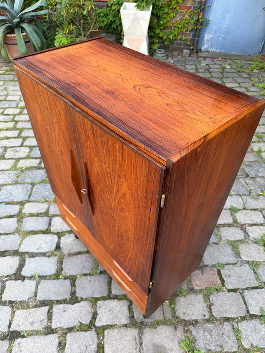 Kommodenschrank mit Flügeltüren & Schloss aus Dänemark