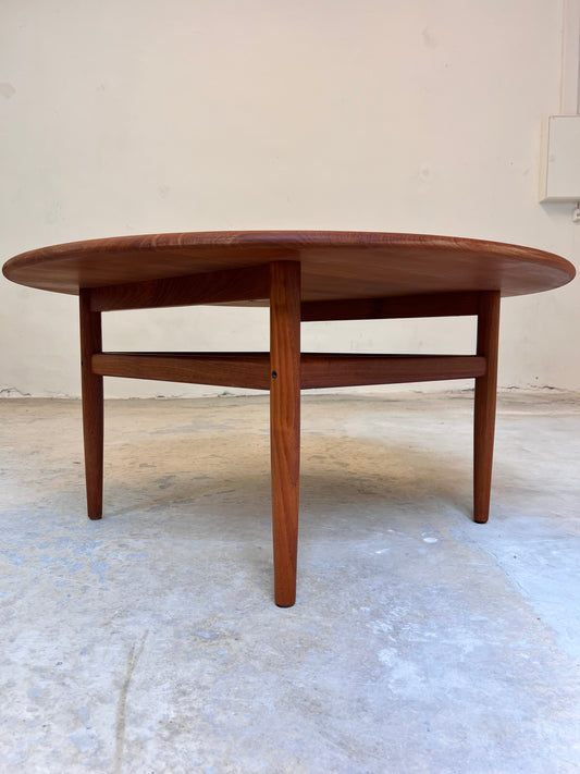 Runder Couchtisch Teak von Niels Bach