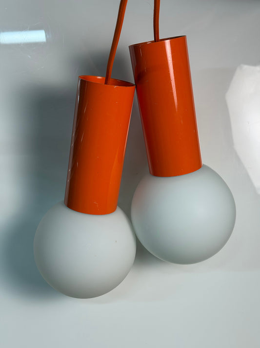 Set: 2x Hängelampe orange mit Opalglas Globus