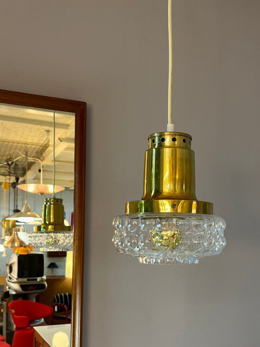 Hängelampe Bubblegums mit Messingkopf von Helena Tynell für Glashütte Limburg