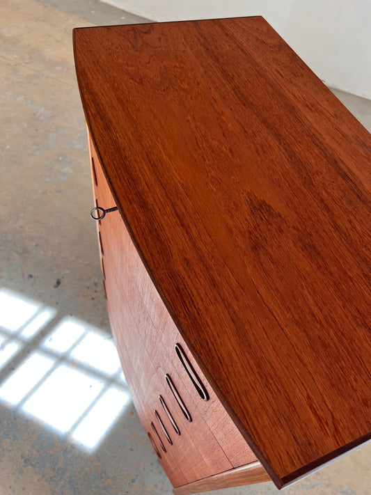 Halbrunde Kommode Teak mit Schloss aus Dänemark