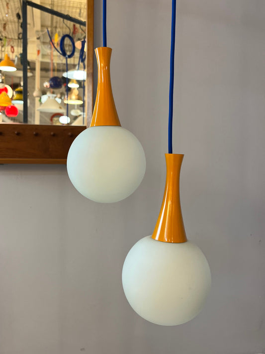 Kugellampe orange blau Opalglas von Richard Essig