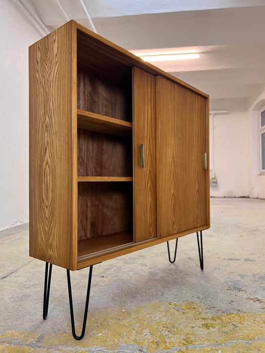 Regal Typ 605 mit Schiebetüren auf Hairpinlegs von Herbert Eilenberg für Hellerau