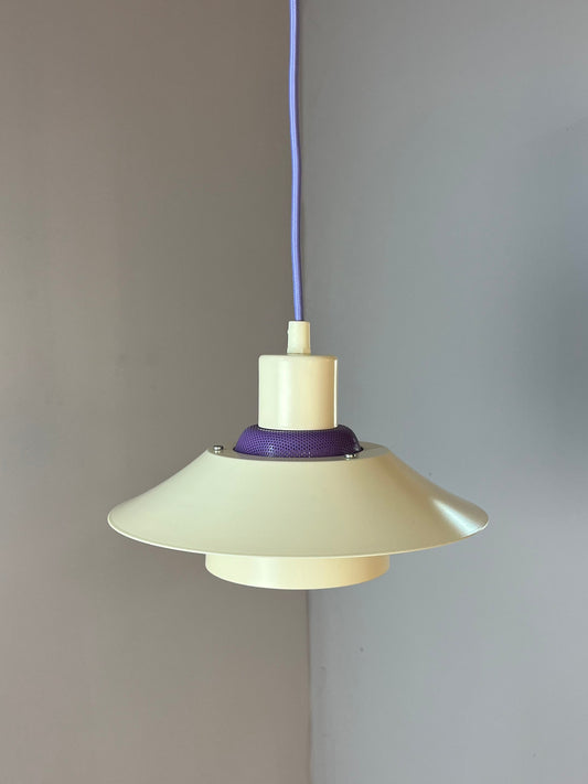 Lamellenlampe Modell Garda lila weiß von Design Light