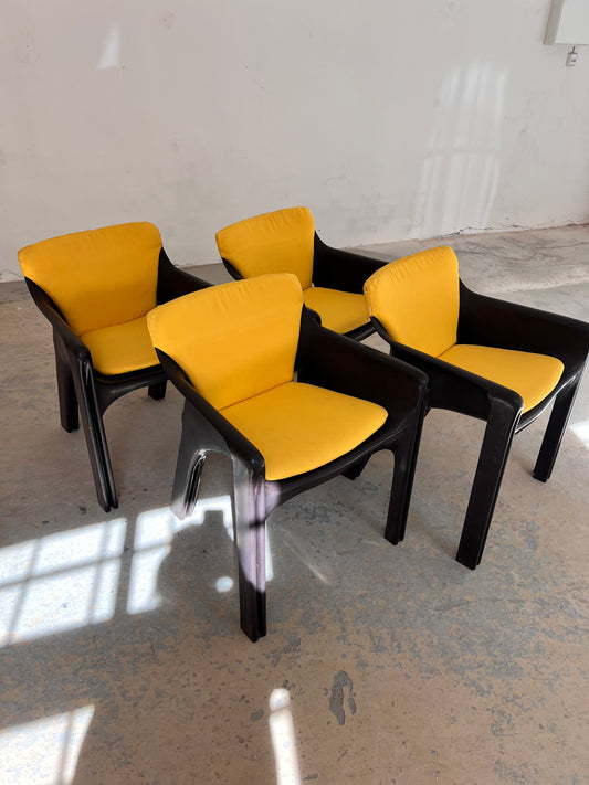 Armlehnstuhl Modell Gaudi braun gelb von Vico Magistretti für Artemide