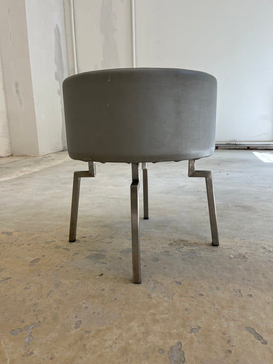 Donut Hocker silbergrau Leder