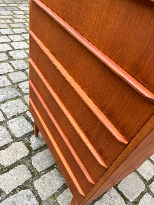 Kommode Teak mit Schloss & durchgängigen Griffen