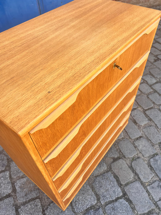 Kommode Eiche mit Schloss aus Dänemark