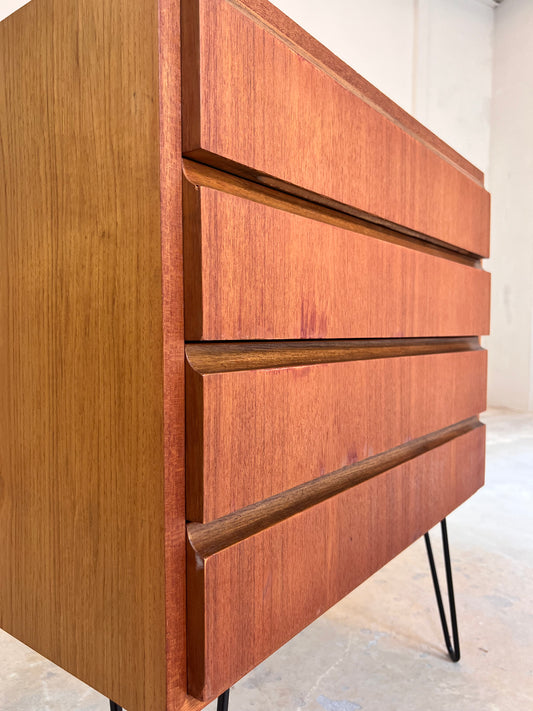 Kommode Teak auf Hairpinlegs von IDEE Möbel