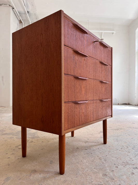 Kommode Teak mit Schloss aus Dänemark