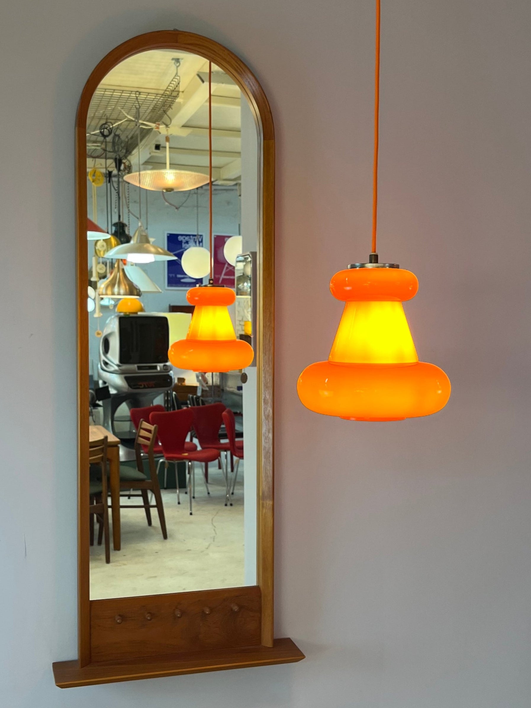 Hängelampe Modell 550 orange Glas von HEMI – Frau Wunderwald
