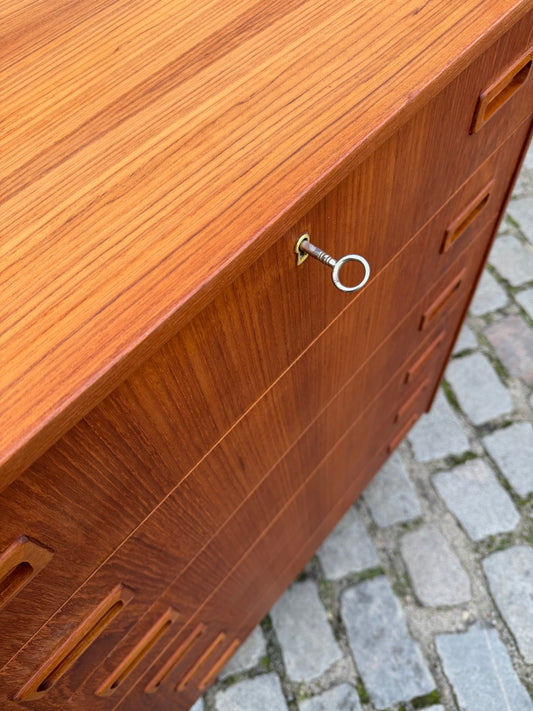 Kommode Teak mit Schloss aus Dänemark