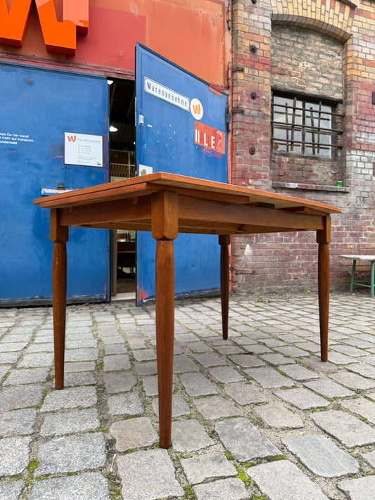 Ausziehbarer Esstisch Teak mit Beinen aus Eiche