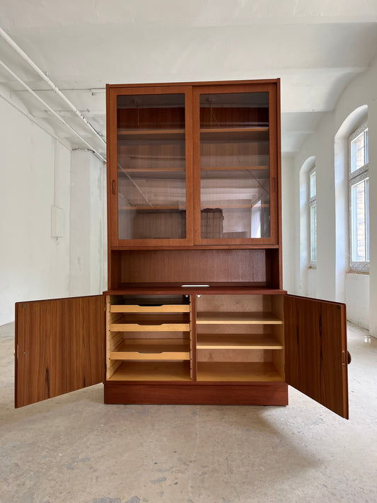 Vitrine Teak mit Schiebetüren von Hundevad