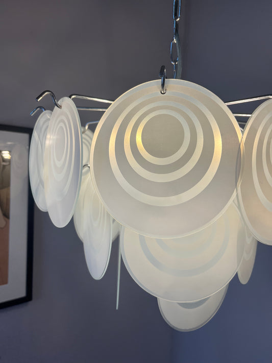 Kronleuchter weiß silber mit Glasscheiben