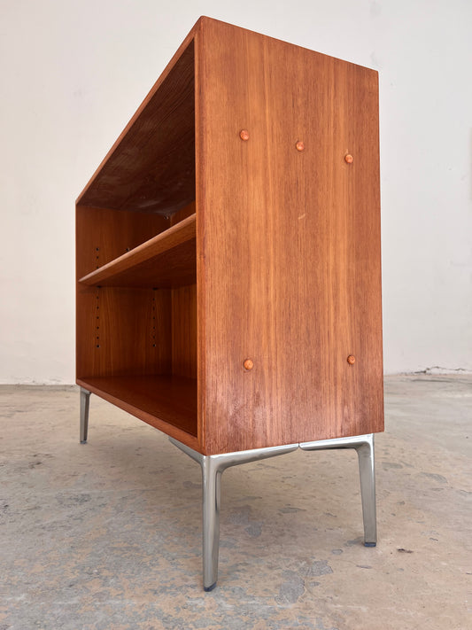 Regal Teak mit neuen Chromfüßen von Søborg Møbelfabrik
