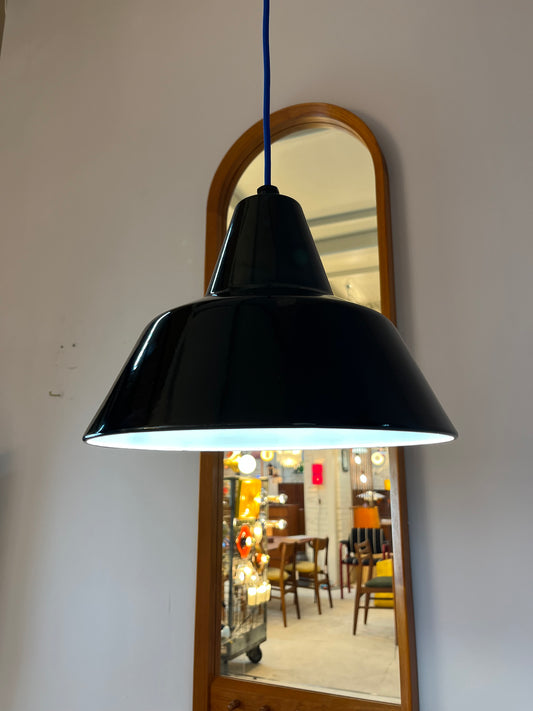 Hängelampe mit schwarzer Emaille von Louis Poulsen