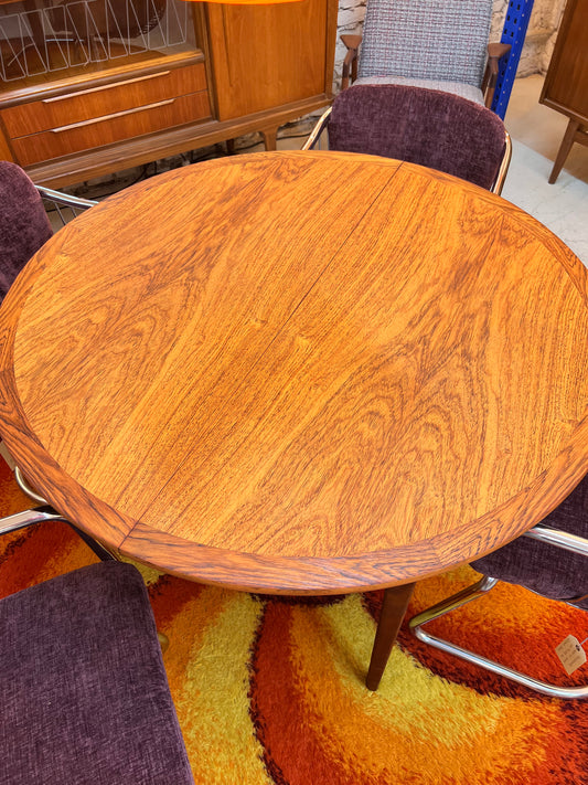 Runder Esstisch Teak mit Butterfly Auszug