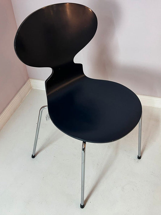Stuhl Ameise schwarz blau von Arne Jacobsen für Fritz Hansen