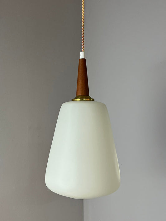 Hängelampe Opalglas Teak aus Dänemark