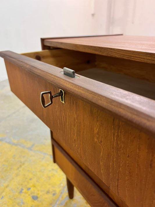 Kommode Nachtschrank Teak mit Schloss aus Dänemark