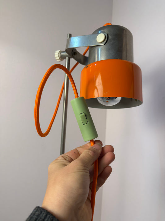 Stehlampe orange Chrom von AKA Werke