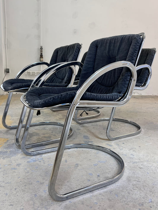 Freischwinger grau Cord Chrom von Gastone Rinaldi