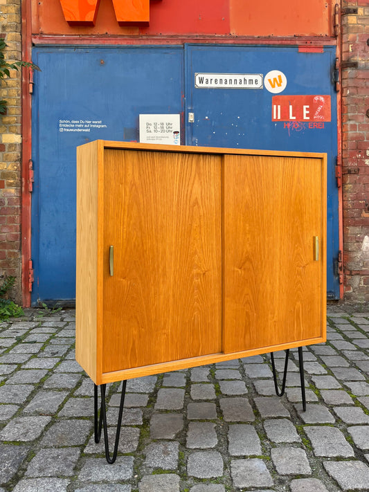 Schrank Typ 605/2 Esche auf Hairpinlegs von Hellerau