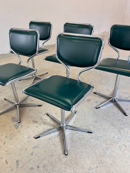 Drehbarer Polsterstuhl grün Kunstleder Chrom