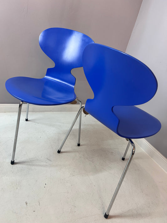 Ameise Stuhl Modell 3100 dreibeinig blau von Arne Jacobsen für Fritz Hansen