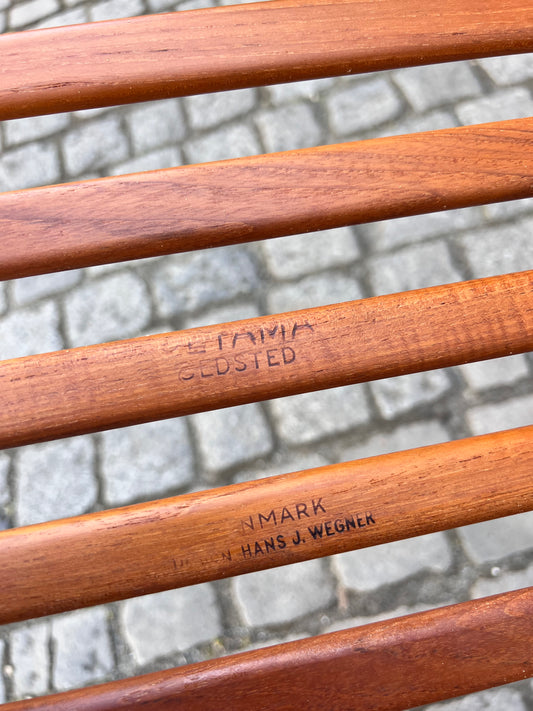 Hocker mit Lederkissen von Hans J. Wegner