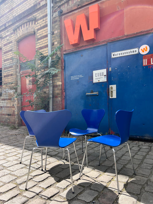 Set: 4x Stuhl Serie 7 Königsblau lackiert von Arne Jacobsen für Fritz Hansen