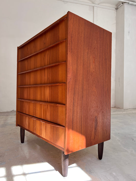 Kommode Teak mit geraden Griffen aus Dänemark