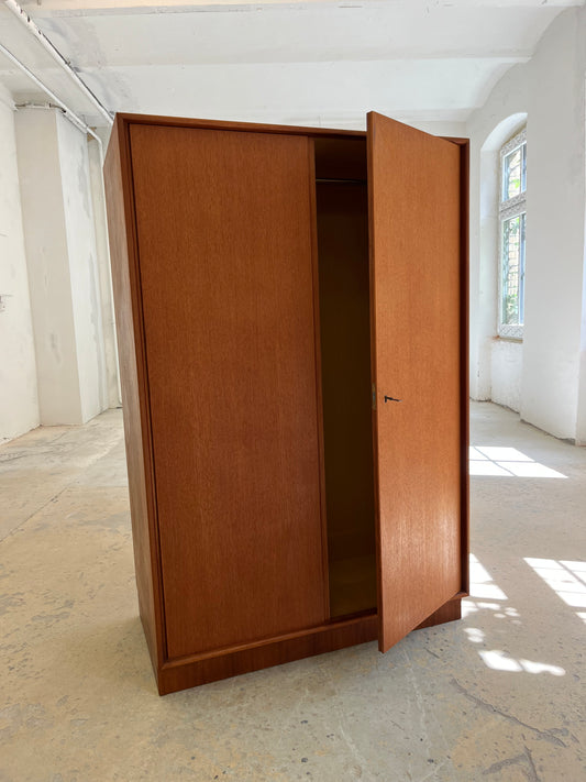 Großer Kleiderschrank Teak von rt Möbel
