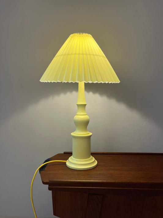 Tischlampe butteryellow neu lackiert