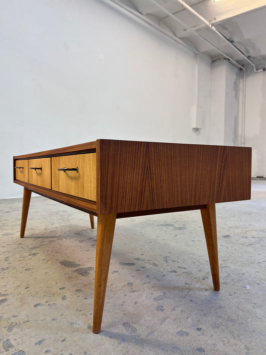 Kleines Lowboard Esche Teak